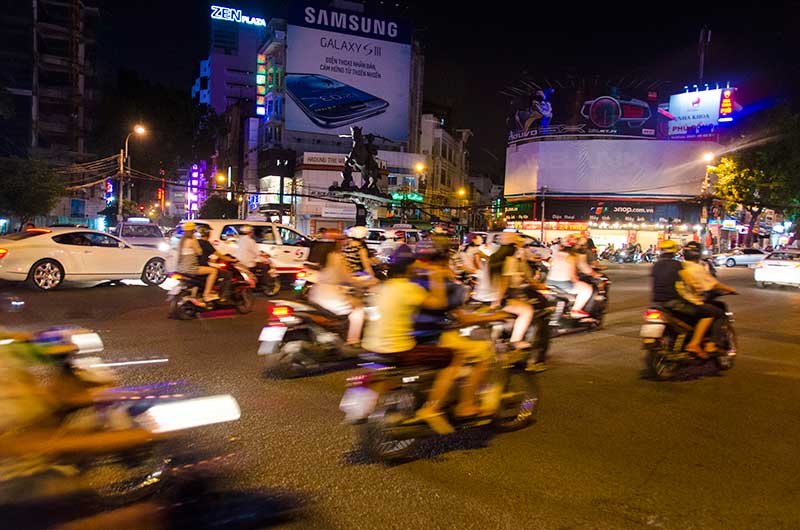 491 - Vietnam - Ho Chi Minh - trafico nocturno de motos